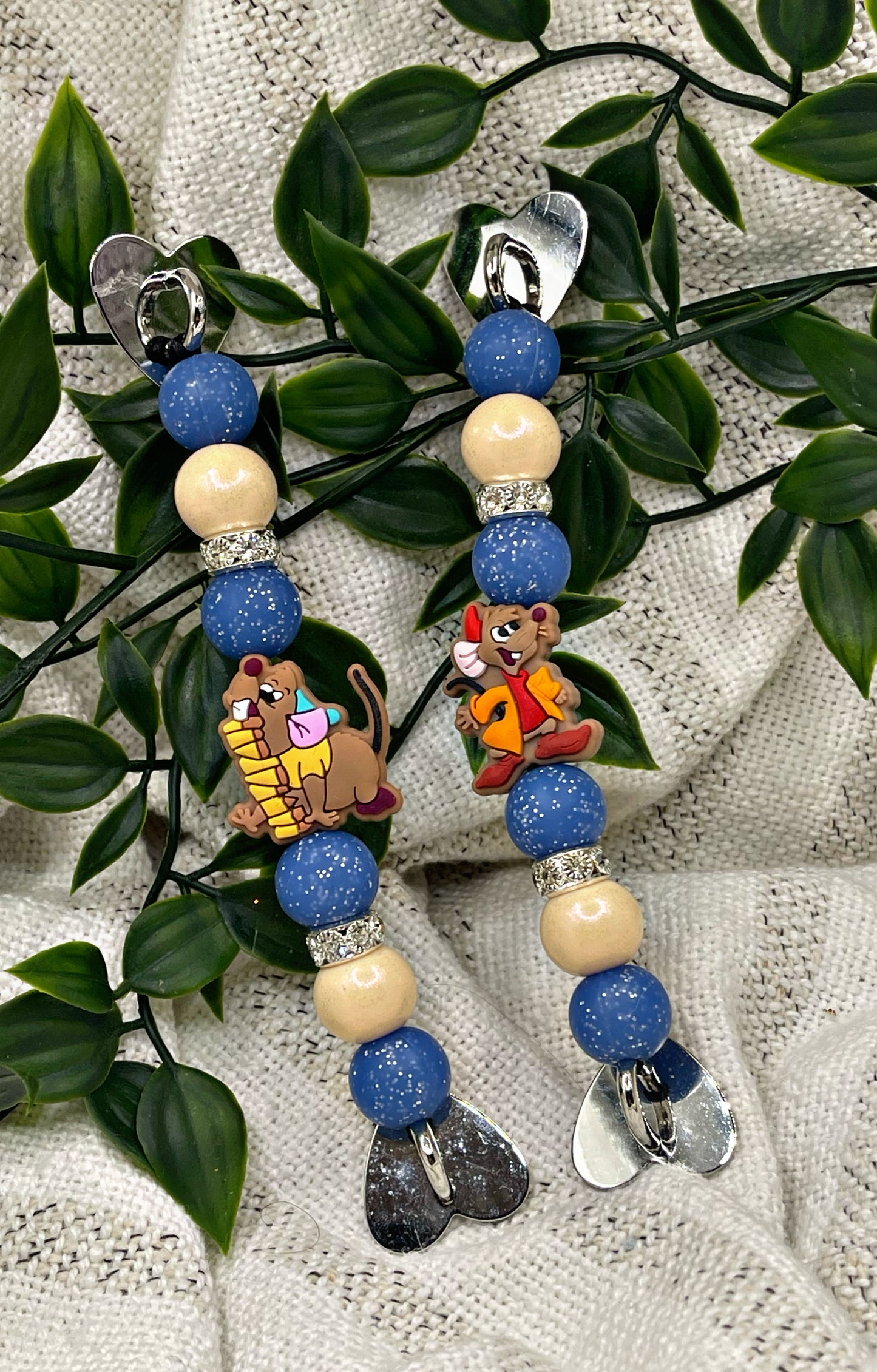 Cartoon Mouse Kindle Strap – Cute Bookish Beaded Reader Accessory